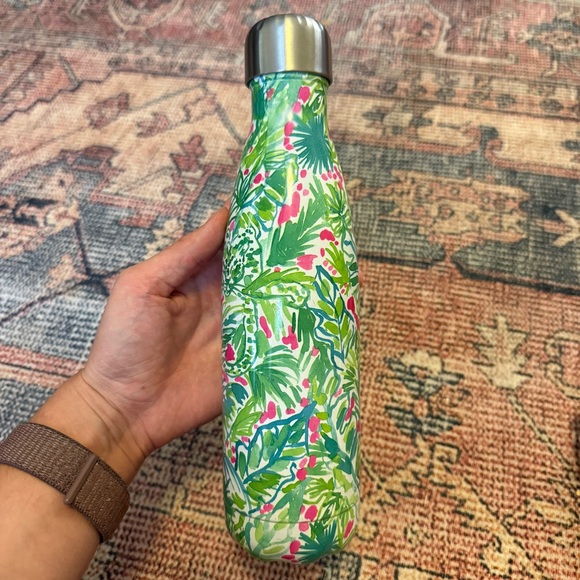 Lilly Pulitzer x Starbucks Swell Water Bottle - Picture 3 of 6